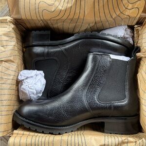 NEW in Box DULUTH TRADING CO. Women's Lifetime Leather Chelsea Boots Size 9